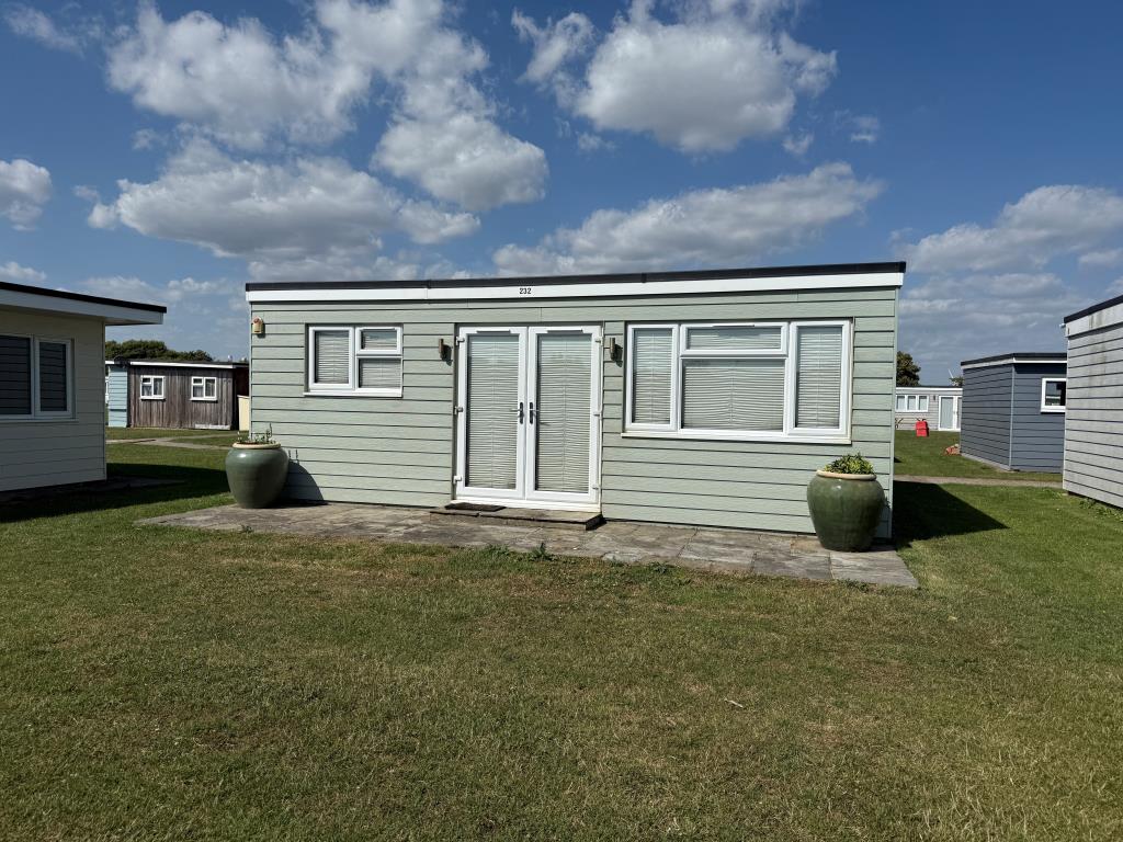 Lot: 68 - TWO-BEDROOM CHALET - Front of detached chalet